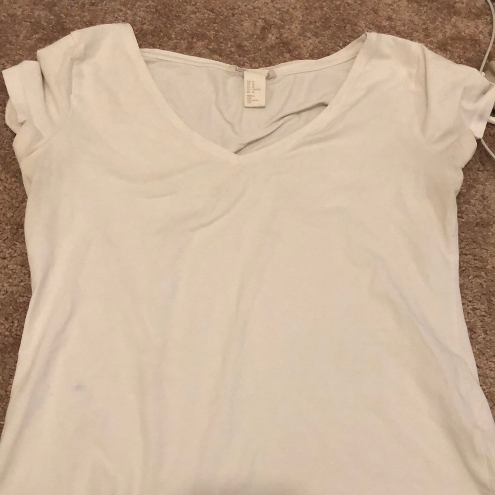 h and m white shirt in a medium